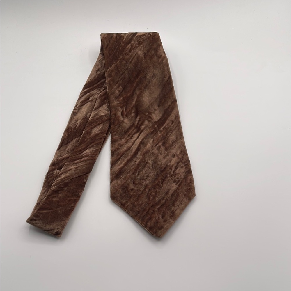 05.31.25_19_ Vintage Crushed Velvet Brown Tie -Crown Signature